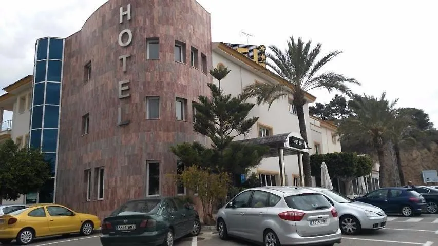 Marina Hotel